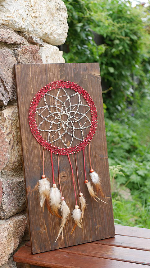 Traumfänger mit Lichterkette und echten Federn in der Größe 30 x 60 cm für 55 EUR Bsp